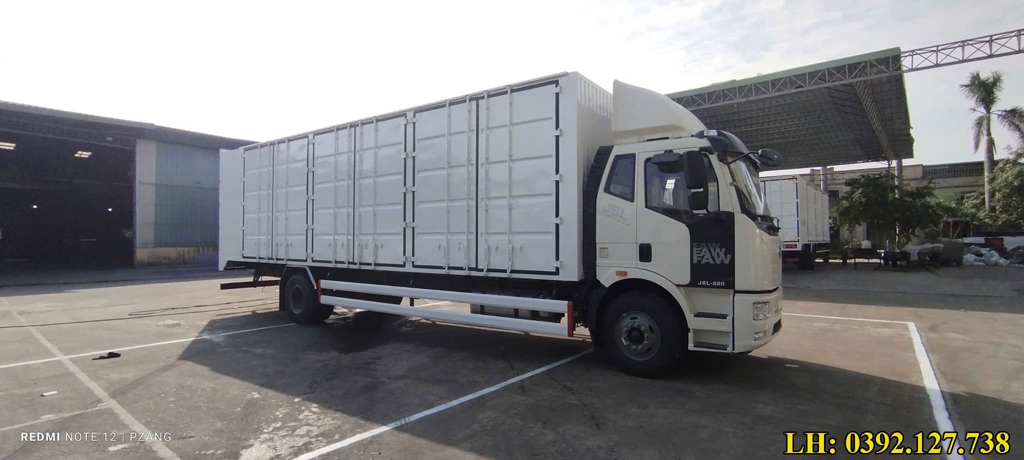 FAW 8 tấn thùng kín 3 cửa hông