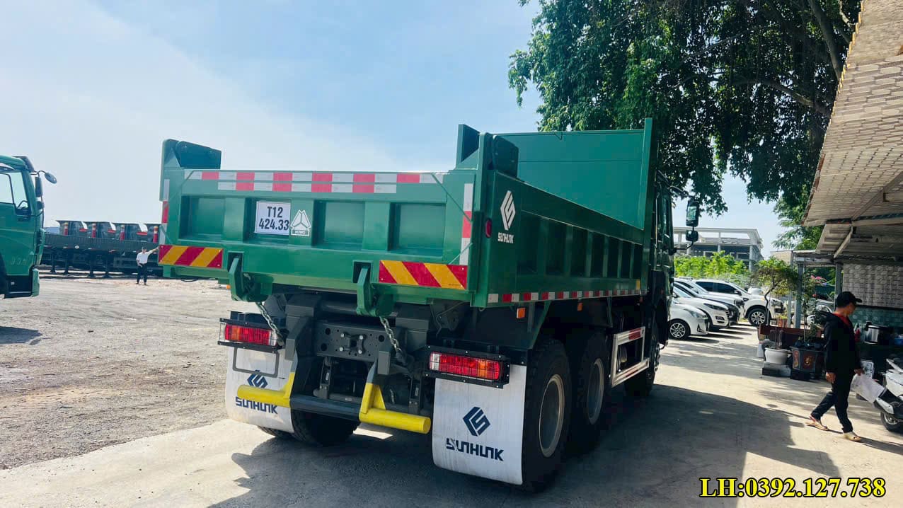 xe ben Howo 3 chân tại Hà Nội