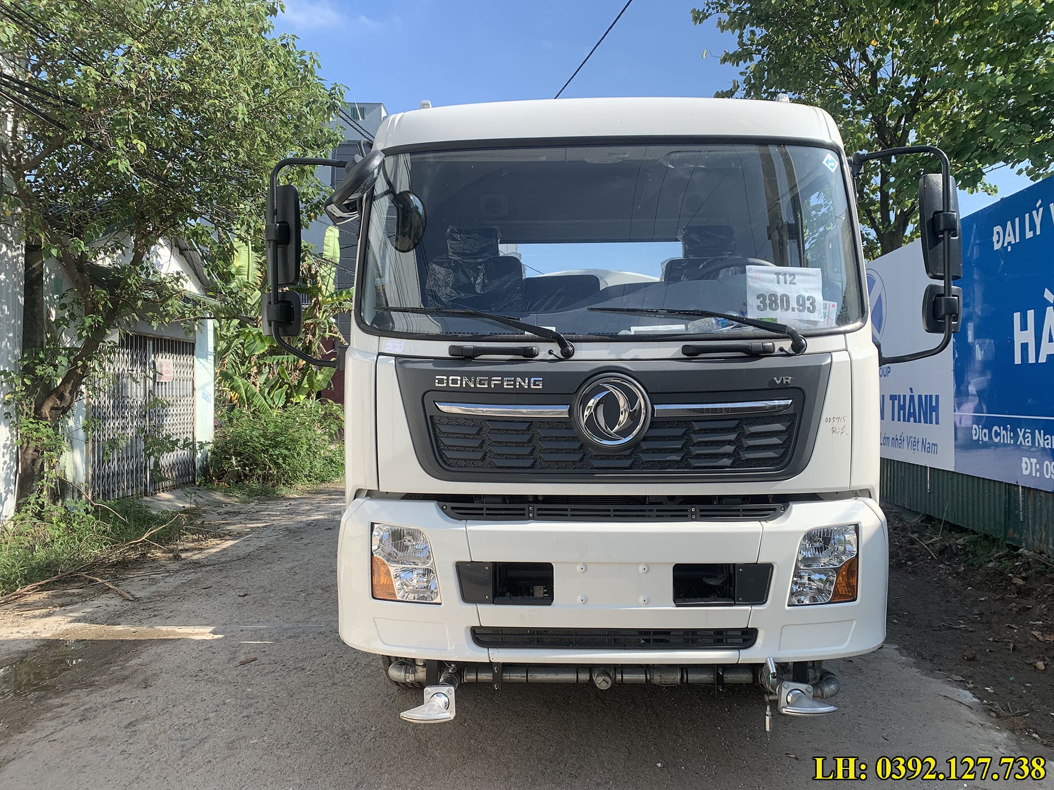 xe tưới nước rửa đường 9 khối Dongfeng