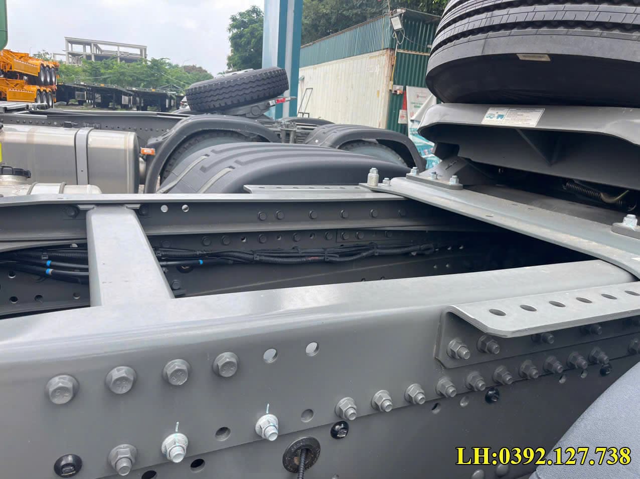 Khung chassi cực kỳ dày dặn và chắc chắn