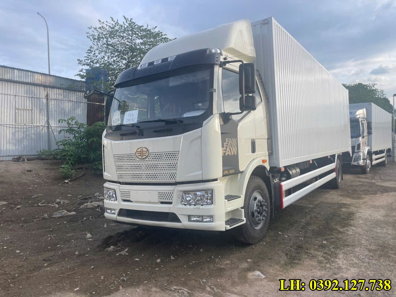 Giá xe tải faw 8 tấn thùng kín