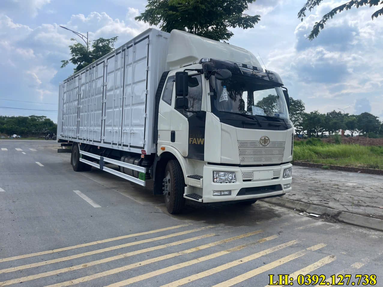 xe tải faw 8 tấn thùng kín tại Long An
