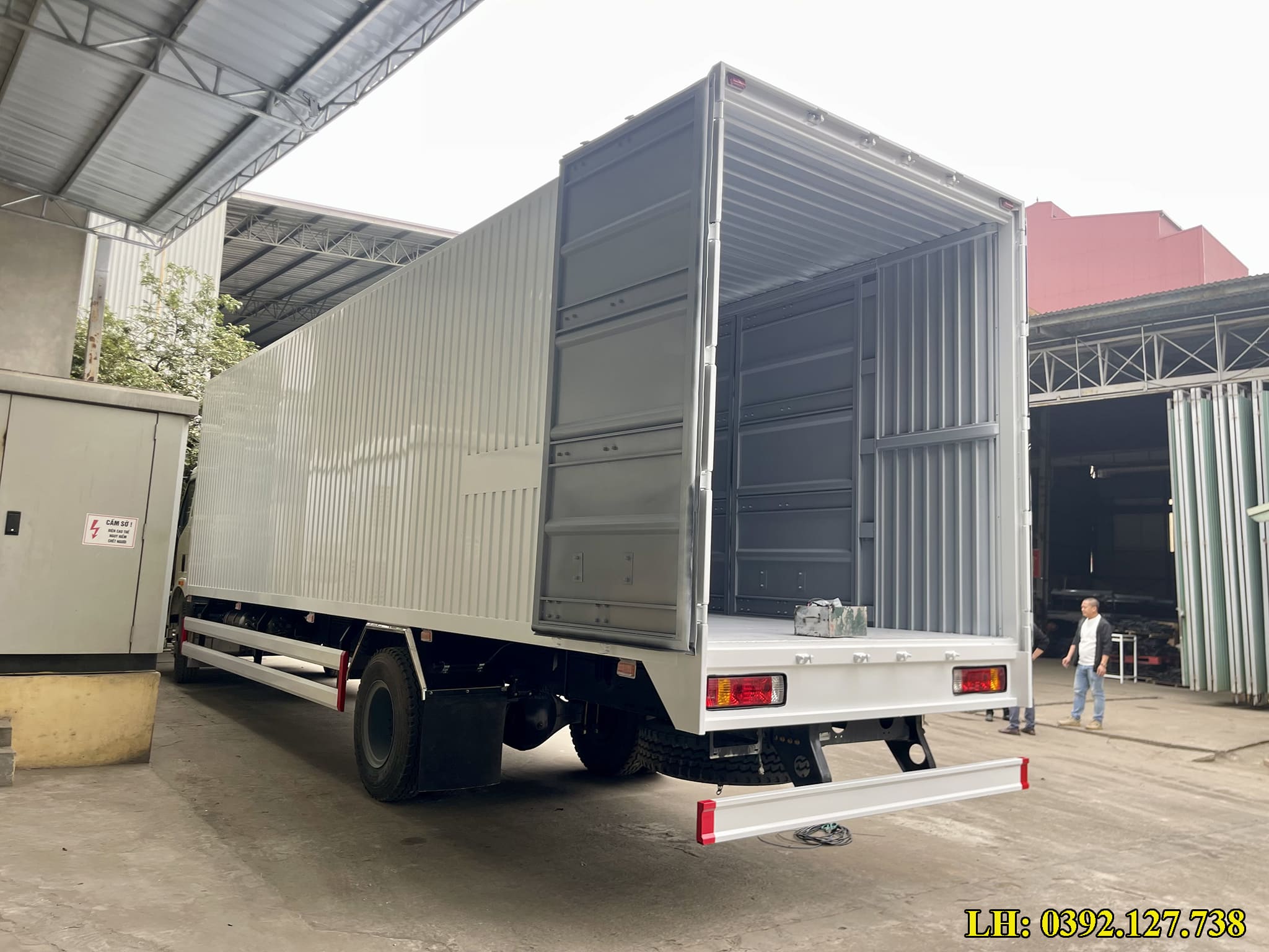thùng kín xe tải faw 8 tấn tại sài gòn