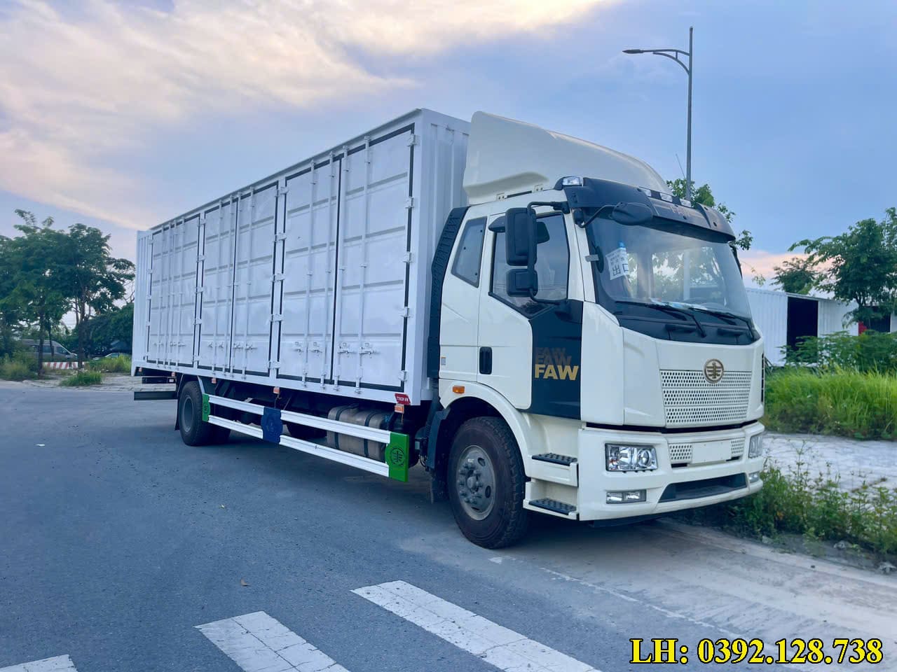 Faw 8 tấn thùng kín